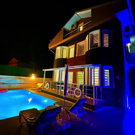 Villa 4 Bedrooms Private Pool Fethiye